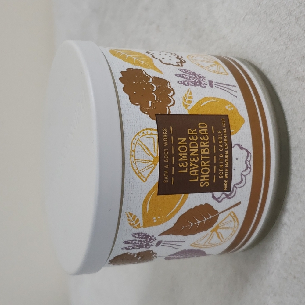 Bath & Body Works White Barn 14.5oz  3-Wick Candle Lemon Lavender Shortbread